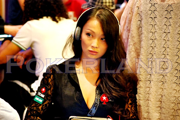 team-online-pretty-girl