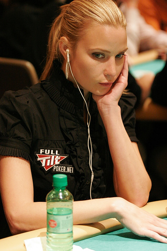 erica-schoenberg-poker