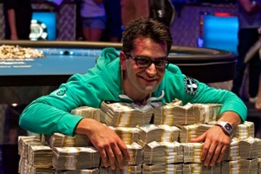 Antonio-Esfandiari-