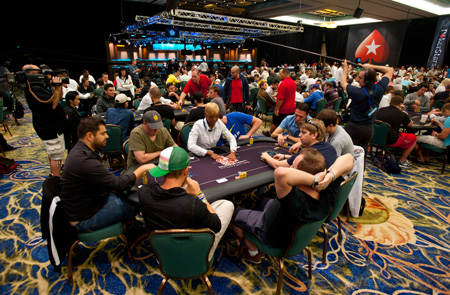 Tournament_area_2012_PCA_10K_Main_Event_Day_3_Joe_Giron_GIR6496