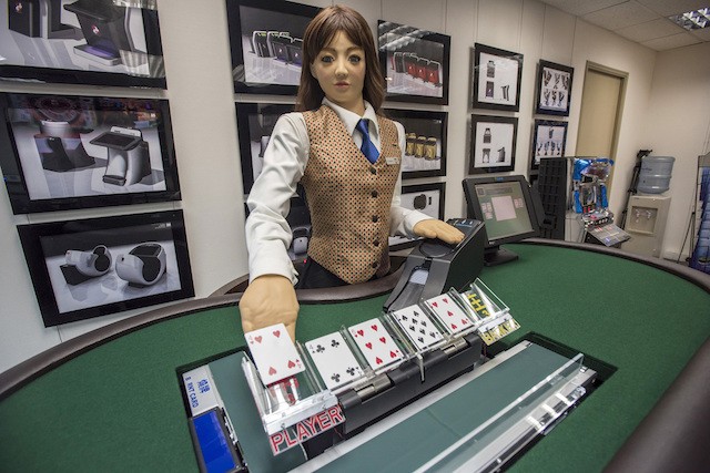 hanson_robotics_poker_dealer